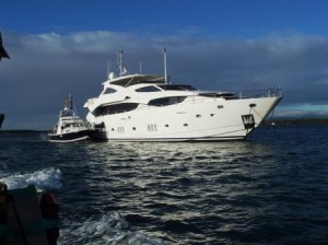 White boat, marina mirage tow to gold coast city marina White boat, marina mirage tow to gold coast city marina
